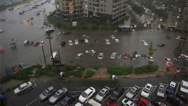 北京大暴雨实时记录，灾难现场与救援行动见证视频